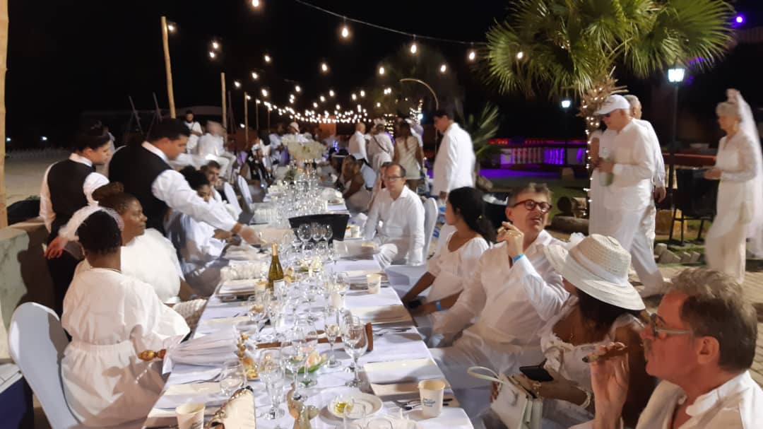 Image en avant pour “Deuxième « dîner en blanc » à La Havane”