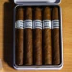 Image en avant pour “Horacio lance un Petit Panatela en boîte métallique”